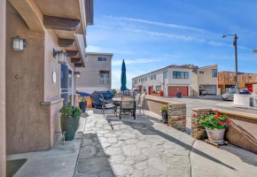 One house off the beach! Great patio, contemporary and fresh!